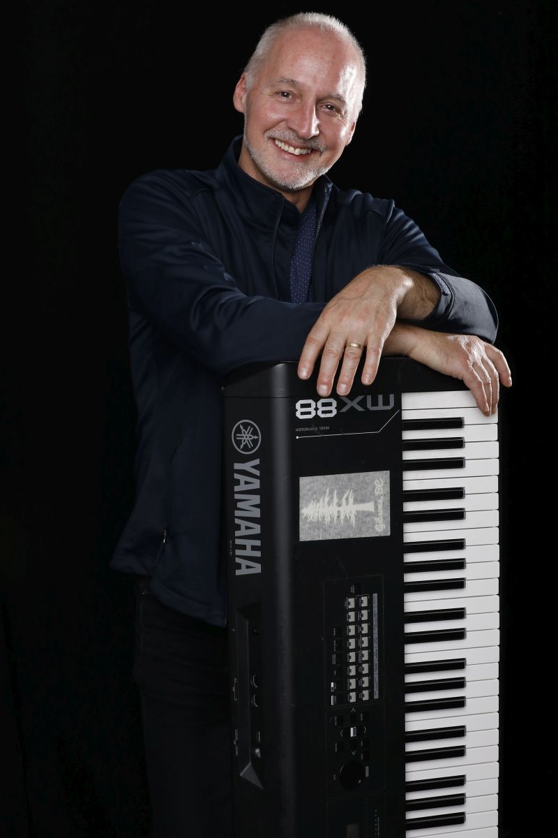 Morning Melodies - Songs You Forgot You Loved with pianist and vocalist Robert Graham